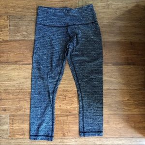 Lululemon Wunder Under Size 4 Cropped Knit Gray